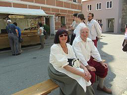 Hauptmann und Töchter